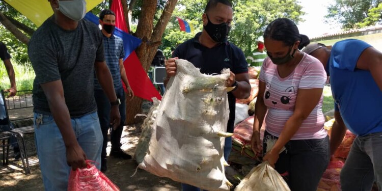 El alcalde realizó la entrega en las instalaciones  de la base agrícola Alejandro Zamora de Ocumare del Tuy