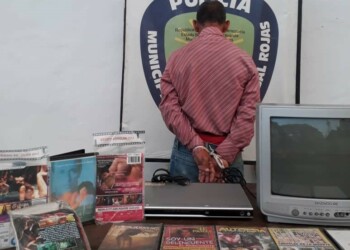 En la residencia del detenido, las autoridades  encontraron un grupo de películas con contenido pornográfico