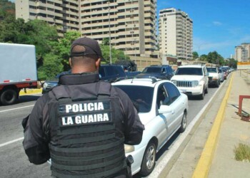 Autoridades del estado La Guaira se reunieron con los transportistas para buscar una solución al problema
