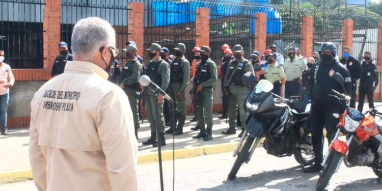 El mandatario local, Luis Figueroa, exhortó a los guareneros a respetar las normas de seguridad que implementa la municipalidad y el Gobierno Nacional
CORTESIA / PRENSA AMP