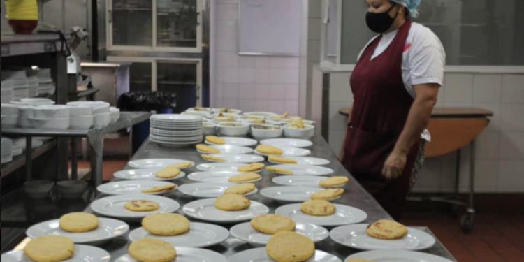 Desde el 26 de marzo hasta la fecha en el Hotel Paseo Las Mercedes se han servido más de 78 mil platos de comida a los pacientes hospedados.