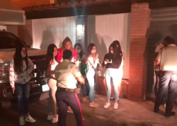 El director del organismo policial Comisionado Agregado (PNB), Carlos Volcán, señaló que vecinos de Las Galas en Llano Alto denunciaron la fiesta