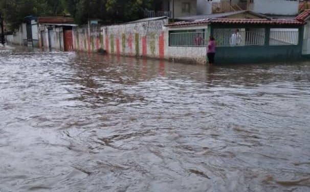 Las aguas volvieron a tomar las calles este lunes en Aragua