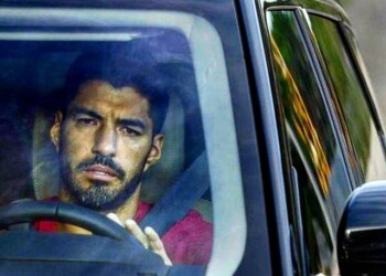 Suárez abandonó las instalaciones del Barcelona entre lágrimas