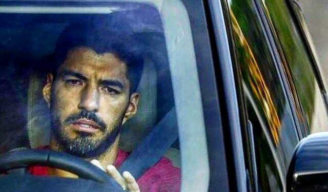 Suárez abandonó las instalaciones del Barcelona entre lágrimas