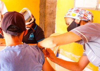 El operativo de vacunación se inició en la comunidad Santa Eduvigis