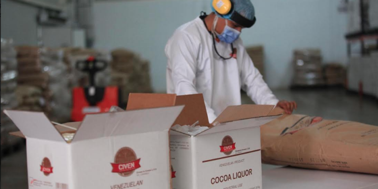 “Este cacao se sembró en Barlovento, pero se procesó en Valles del Tuy”, destacó el gobernador RodríguezCORTESIA / PRENSA GOBERNACION