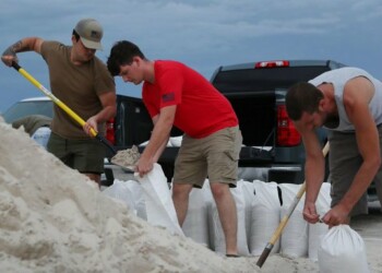 Los pueblos de Alabama y Mississippi se prepararon para resistir los embates del huracán