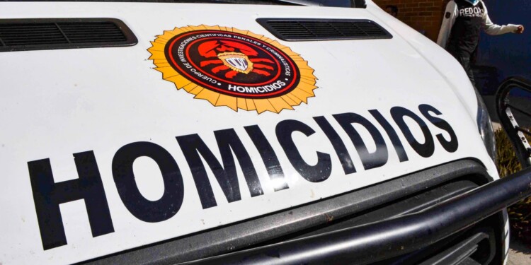 Funcionarios del Eje de Homicidios del Cuerpo de Investigaciones Científicas, Penales y Criminalísticas (Cicpc) practicaron el levantamiento de cadáver