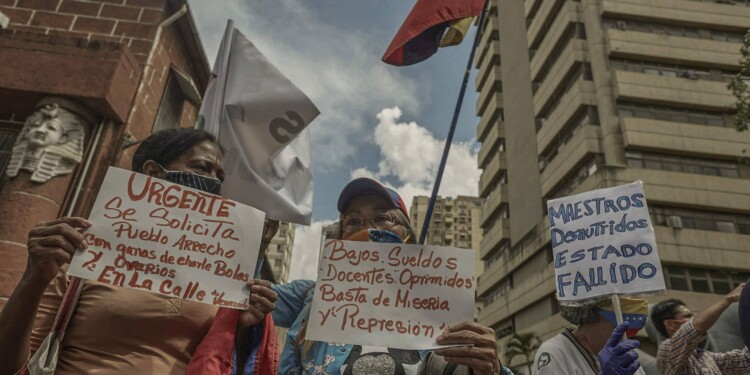 Los educadores sortearon toda clase de obstáculos para protestar por sus derechos
FOTO LUIS MORILLO/CRÓNICA.UNO