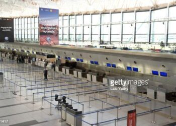 Aeropuertos vacíos la imagen del dia(Photo by Lalo Yasky/Getty Images)