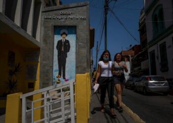 Un mural alusivo al doctor José Gregorio Hernández en una calle de La Pastora.