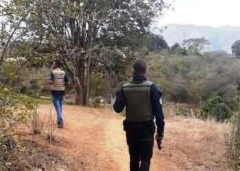 Foto 35: Funcionarios policiales están tras la pista de otros involucrados en el homicidio