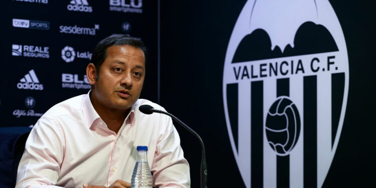 VALENCIA, SPAIN - AUGUST 31:  Anil Murthy president of Valencia CF speaks to the press during Goncalo Guedes presentation as a new player for Valencia CF at Mestalla Stadium on August 31, 2018 in Valencia, Spain.  (Photo by Manuel Queimadelos Alonso/Getty Images)