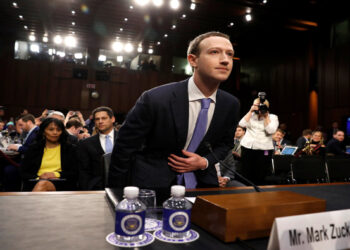 FILE PHOTO: Facebook CEO Mark Zuckerberg arrives to testify before a Senate Judiciary and Commerce Committees joint hearing regarding the company’s use and protection of user data, on Capitol Hill in Washington, DC, U.S., April 10, 2018.  REUTERS/Aaron P. Bernstein/File Photo