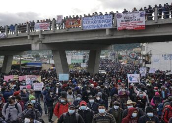 Indigenous people block a road demanding the resignation of Guatemalan President Alejandro Giammattei and Guatemala's Attorney General Consuelo Porras after Guatemala's Special Prosecutor against Impunity Juan Francisco Sandoval was dismissed, in Cuatro Caminos, San Cristobal Totonicapan, Guatemala, on July 29, 2021. (Photo by Johan ORDONEZ / AFP)