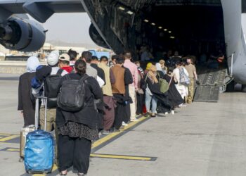 This handout photo courtesy of US Marines Corps shows evacuees stage before boarding a C-17 Globemaster III during an evacuation at Hamid Karzai International Airport, Kabul, Afghanistan, August 18, 2021. (Photo by Nicholas GUEVARA / US MARINE CORPS / AFP) / RESTRICTED TO EDITORIAL USE - MANDATORY CREDIT "AFP PHOTO / US MARINES CORP / Lance Cpl. Nicholas GUEVARA" - NO MARKETING - NO ADVERTISING CAMPAIGNS - DISTRIBUTED AS A SERVICE TO CLIENTS