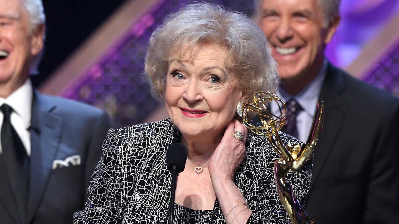 Falleció A Los 99 Años La Legendaria Actriz Betty White La Voz 