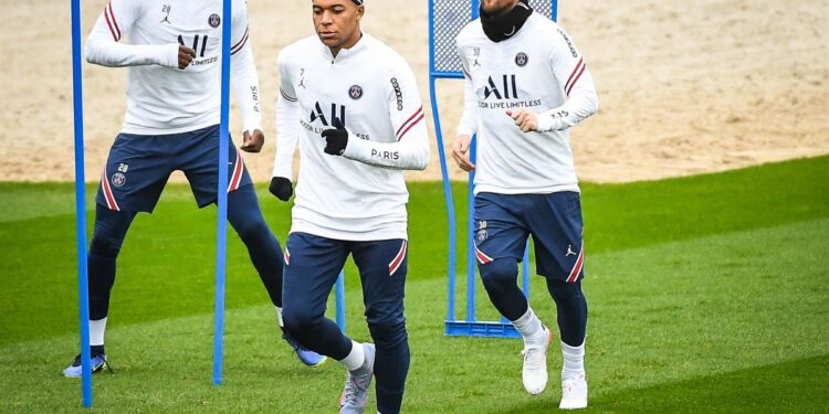 19-11-2021 Kylian MBAPPE of PSG and Lionel (Leo) MESSI of PSG during the training of the Paris Saint-Germain team on November 19, 2021 at Camp des Loges in Saint-Germain-en-Laye, France - Photo Matthieu Mirville / DPPI
DEPORTES
Matthieu Mirville / DPPI / AFP7 / Europa Press