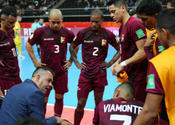 KAUNAS, LITHUANIA - SEPTEMBER 12: Venezuela take a time out during the FIFA Futsal World Cup 2021 group A match between Lithuania and Venezuela at Kaunas Arena on September 12, 2021 in Kaunas, Lithuania.  (Photo by Angel Martinez - FIFA/FIFA via Getty Images)