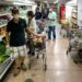 A group of people reviews product prices in a supermarket in Caracas, Venezuela, 27 April 2020. Government of Nicolas Maduro signed on Monday a price list of 27 basic consumer products that will not be known until Tuesday, when Venezuela will officially revert to this type of controls that in the past sparked shortages and now return in the midst of a greater poverty. Vice President of the Economic Area Tareck el Aissami said that the Executive had agreed "fair and solidary prices" after several meetings with producers and distributors that ended, he said, "happily." The signing of these agreements, which was partially broadcast by the state channel VTV, did not include the dissemination of any of the new tariffs or the products that will be the subject of these regulations, although government officials have made it clear that these are items basic or mass consumption. EFE / Miguel Gutierrez