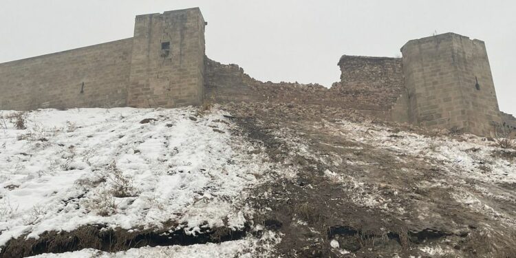 GAZIANTEP, TURKIYE - FEBRUARY 06: A view of damaged historical Gaziantep Castle after a 7.4 magnitude earthquake hit southern provinces of Turkiye, in Gaziantep, Turkiye on February 6, 2023. The 7.4 magnitude earthquake jolted Turkiye's southern province of Kahramanmaras early Monday, according to Turkiye's Disaster and Emergency Management Authority (AFAD). It was followed by a magnitude 6.4 quake that struck southeastern Gaziantep province. A third earthquake with a 6.5 magnitude also hit Gaziantep. Earthquakes had affected several provinces including, Osmaniye, Malatya, AdÄ±yaman, Adana, DiyarbakÄ±r, Kilis and Sanliurfa. (Photo by Mehmet Akif Parlak/Anadolu Agency via Getty Images)