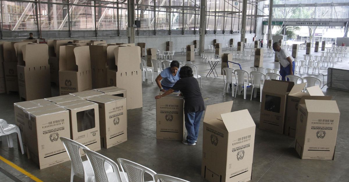 Abren los centros de votación en Colombia